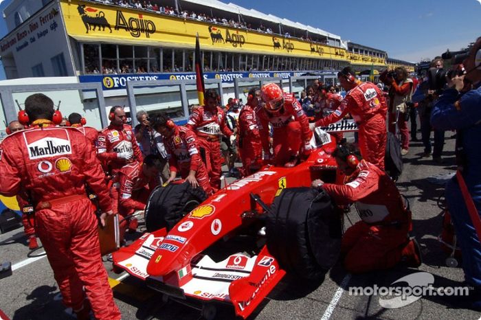 Michael Schumacher en la parrilla de salida