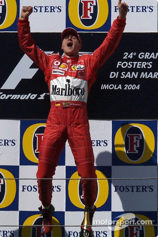 Podio: el ganador de la carrera Michael Schumacher, celebra