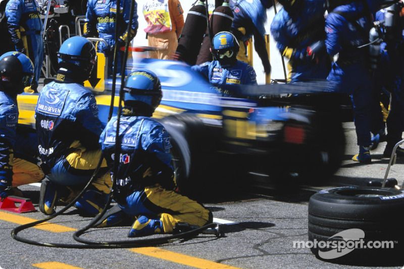 Parada en pits para Jarno Trulli