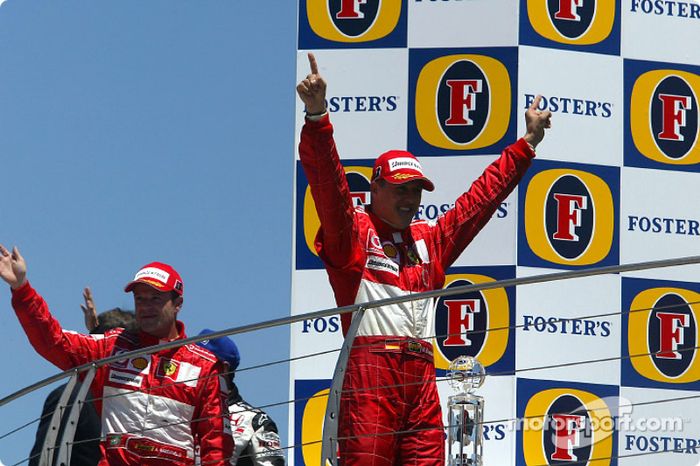 Podio: ganador de la carrera Michael Schumacher, segundo lugar Rubens Barrichello