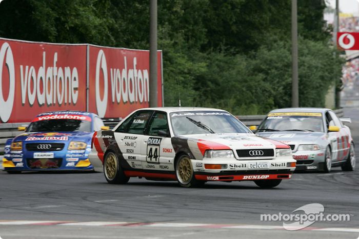 Audi parade: el ex jefe de Audi Sport, Dieter Basche, con el 1990 Audi V8 quattro