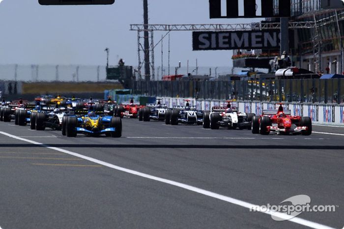 Arrancada: la pole position era para Fernando Alonso con Michael Schumacher a su lado.