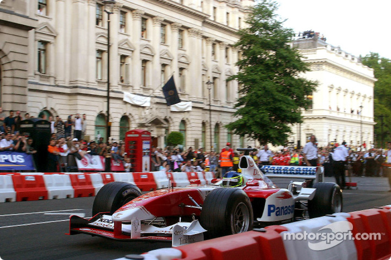 Cristiano da Matta en acción durante el F1 Parade