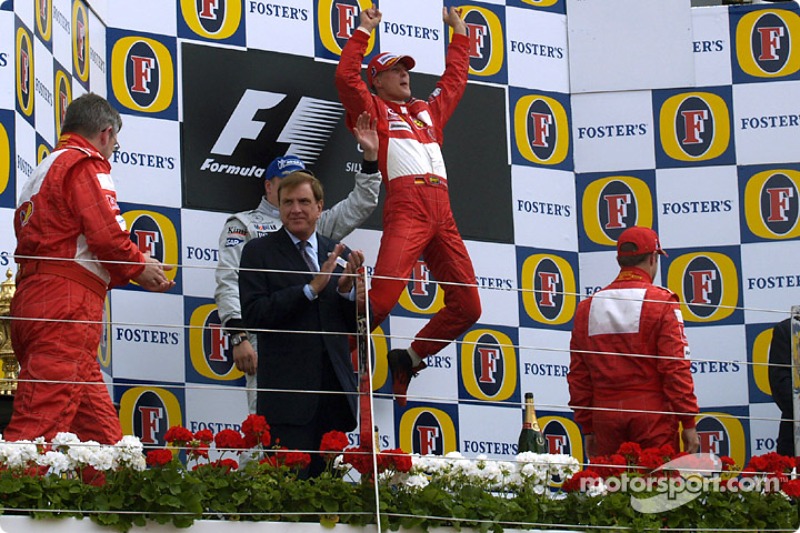 2004 (Сільверстоун). Подіум: 1. Міхаель Шумахер, Ferrari. 2. Кімі Райкконен, McLaren Mercedes.3. Рубенс Баррікелло, Ferrari
