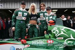 Mark Webber, Emma B., Bjorn Wirdheim et Christian Klien font la promotion de F1 04