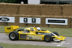 Jean Ragnotti dans une Renault de 1977