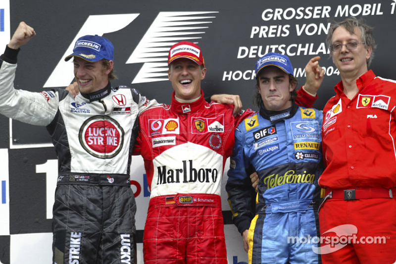 Podium : le vainqueur Michael Schumacher avec Jenson Button, Fernando Alonso et Paolo Martinelli