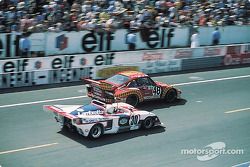 La Porsche 935/76 n°48 Mecarillos Racing Team : Herbert Müller, Claude Haldi, la Chevron B36 ROC n°30 R.O.C. La Pierre du Nord : Jacques Henry, Max Cohen-Olivar