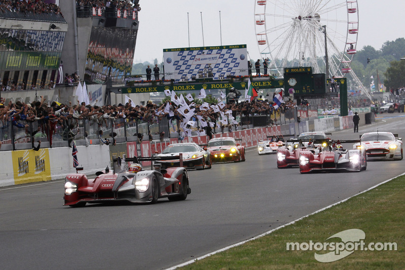 El #9 de Rockenfeller, Bernhard y Dumas gana delante del #8 de Lotterer, Fässler y Benoit Tréluyer en 2010