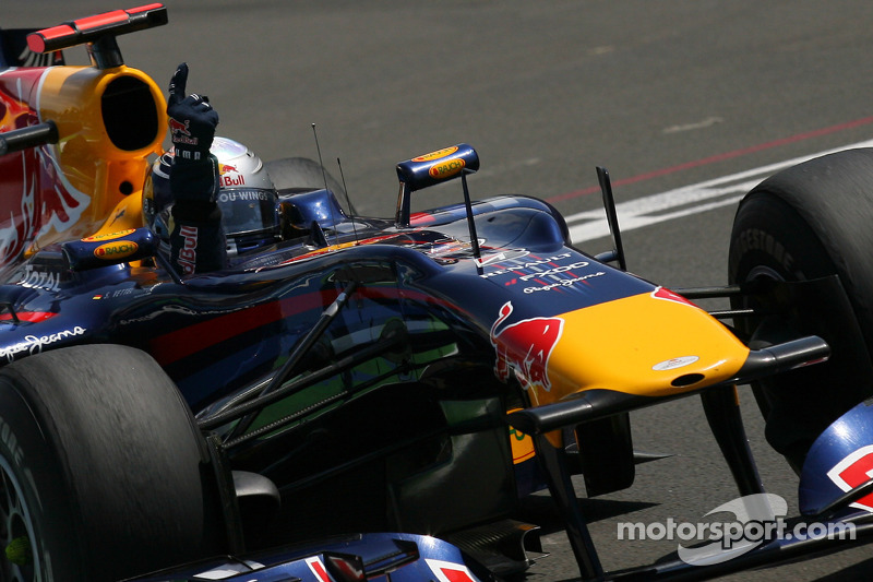 Sebastian Vettel, Red Bull Racing takes checkered flag