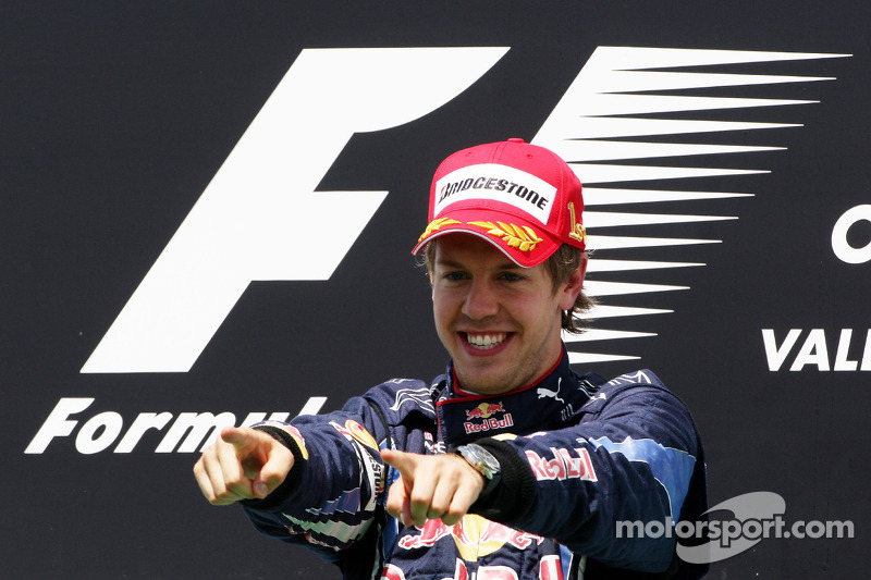 Podyum: Yarış galibi Sebastian Vettel, Red Bull Racing