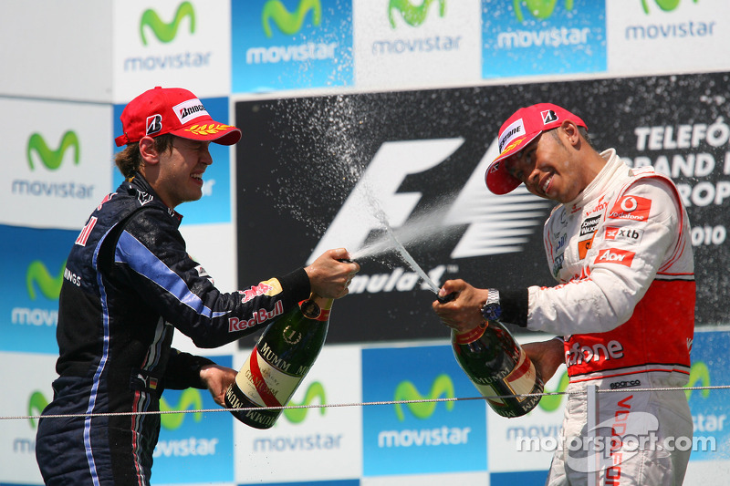 Podyum: Yarış galibi Sebastian Vettel, Red Bull Racing, 2. Lewis Hamilton, McLaren Mercedes