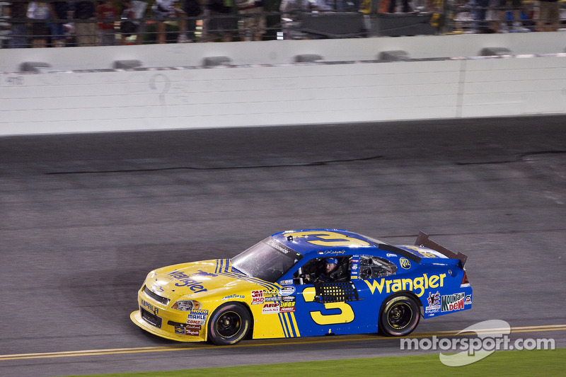 Normalmente com o #8 ou o #88, Junior chegou a correr com o #3 de seu pai em uma etapa da Xfinity Series em 2010 em Daytona.