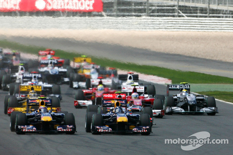 Inicio: Sebastian Vettel, Red Bull Racing y Mark Webber, Red Bull Racing