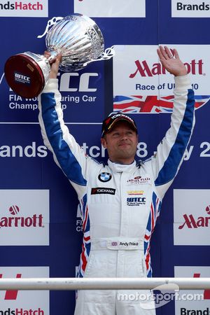 Andy Priaulx, BMW Team RBM, BMW 320si celebrates victory