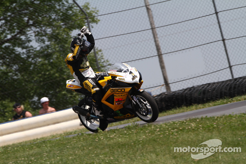 1 Richie Morris Racing Suzuki Gsx R600 Danny Eslick Celebrates