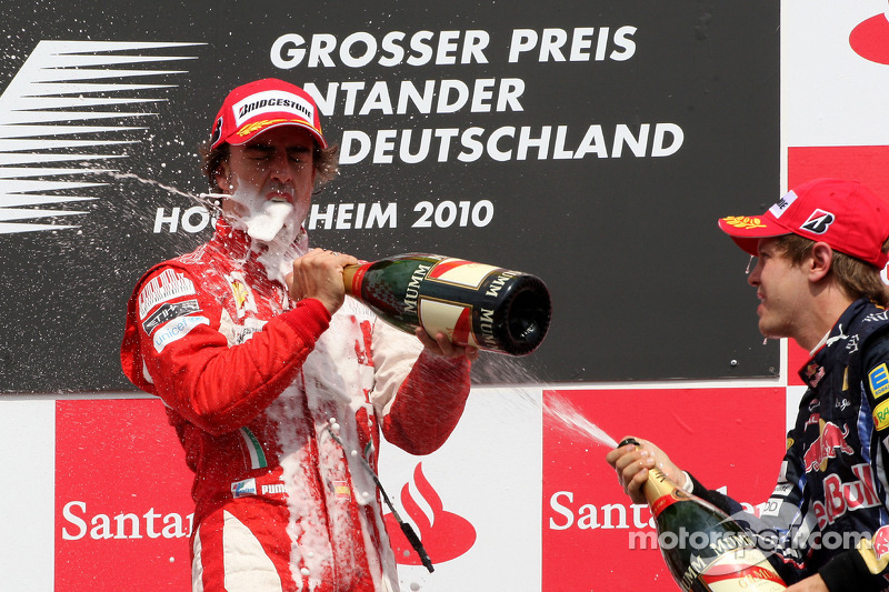 Podium: race winnaar Fernando Alonso, Scuderia Ferrari, 3de Sebastian Vettel, Red Bull Racing