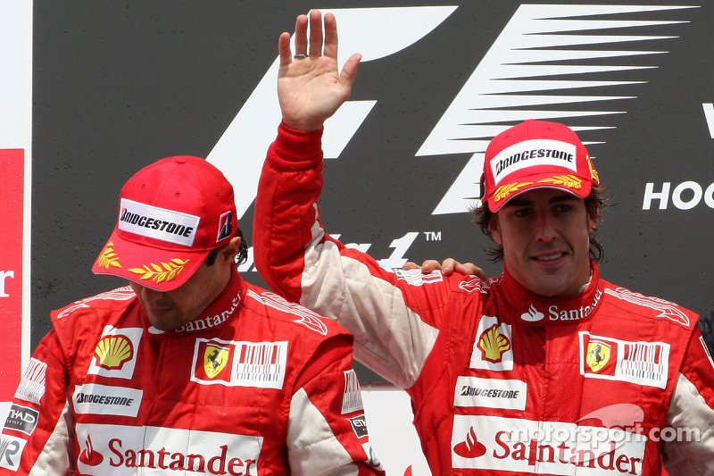 Podium: race winnaar Fernando Alonso, Scuderia Ferrari, 2de Felipe Massa, Scuderia Ferrari