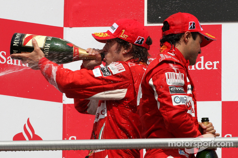 Podium: race winner Fernando Alonso, Scuderia Ferrari, second place Felipe Massa, Scuderia Ferrari