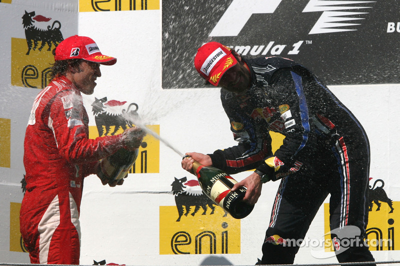 Podyum: Yarış galibi Mark Webber, Red Bull Racing, 2. Fernando Alonso, Scuderia Ferrari