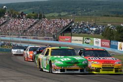 Jeff Gordon, Hendrick Motorsports Chevrolet, Kyle Busch, Joe Gibbs Racing Toyota