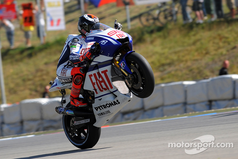 Le vainqueur Jorge Lorenzo, Fiat Yamaha Team célèbre