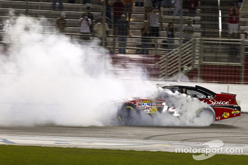 Sieger Tony Stewart, Stewart-Haas Racing Chevrolet