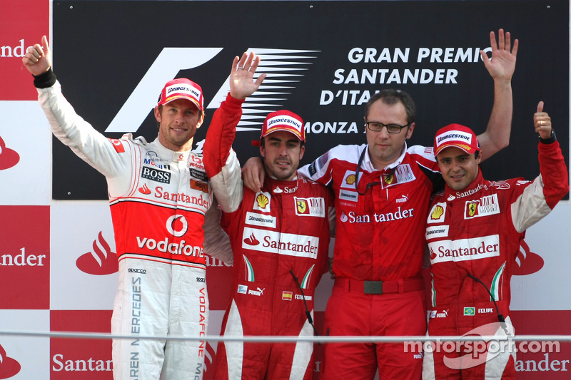 Podium: race winner Fernando Alonso, Scuderia Ferrari, second place Jenson Button, McLaren Mercedes,