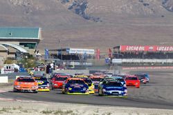 Start: Greg Pursley takes the lead in front of Patrick Long and David Mayhew