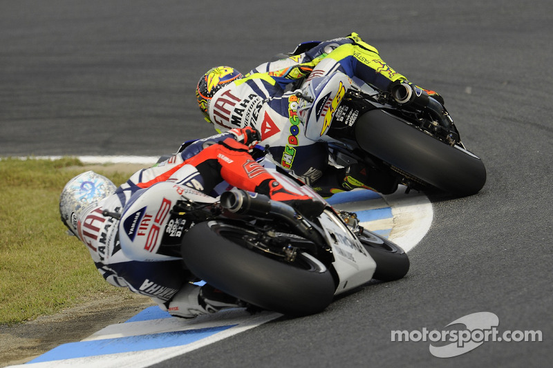 Lorenzo, às vésperas de conquistar o primeiro título, não gostou da agressividade de Rossi, que voltara há pouco após fraturar a perna direita em Mugello, na disputa pelo terceiro lugar - que acabou ficando com o italiano.