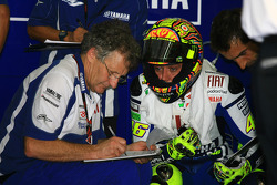 Valentino Rossi, Fiat Yamaha Team, et Jeremy Burgess