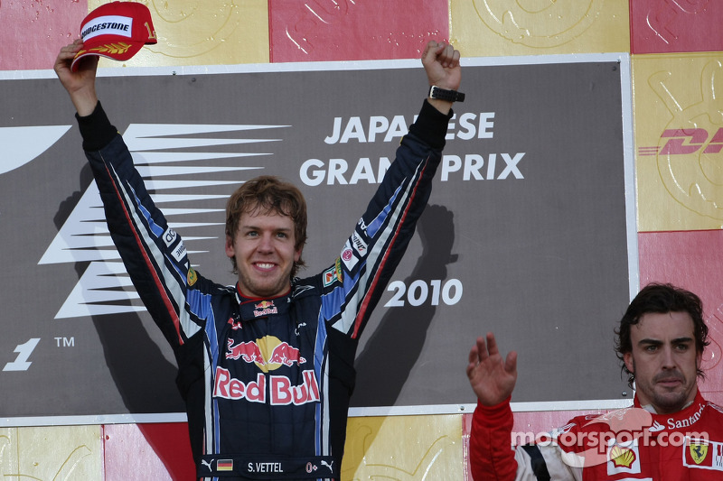 Podium : le vainqueur Sebastian Vettel, Red Bull Racing et le troisième Fernando Alonso, Scuderia Ferrari