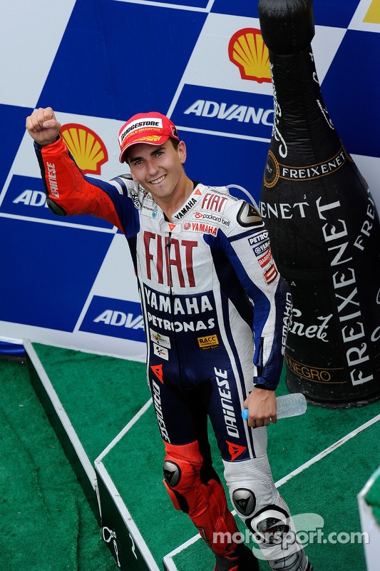 Campeón de MotoGP 2010 podio: Jorge Lorenzo, celebra el Fiat Yamaha Team
