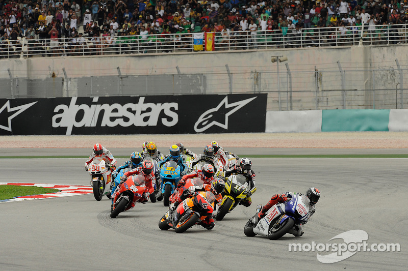 Inicio: Jorge Lorenzo, Fiat Yamaha Team y Andrea Dovizioso, Repsol Honda Team