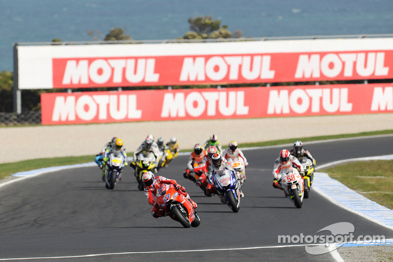 Start: Casey Stoner, Ducati Marlboro Team leads the field