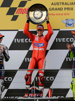 Podium : le vainqueur Casey Stoner, Ducati Marlboro Team