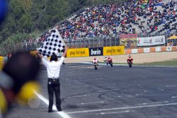 Andrea Dovizioso, del equipo Repsol Honda toma tercer lugar delante de Marco Simoncelli, San Carlo H