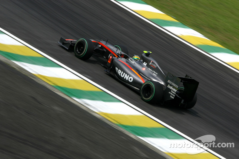 Bruno Senna lució las marcas Embratel y OGX de Eike Batista para Hispania en 2010.