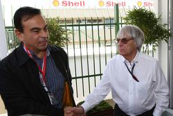 Carlos Ghosn, président de Renault, avec Bernie Ecclestone