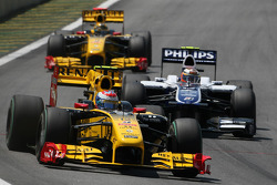 Vitaly Petrov, Renault F1 Team