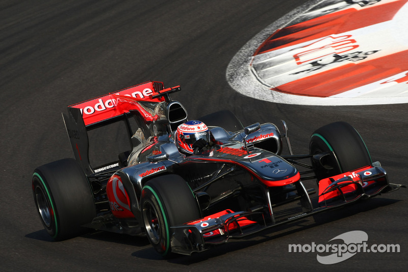 2010 - McLaren MP4-25 (motor Mercedes)