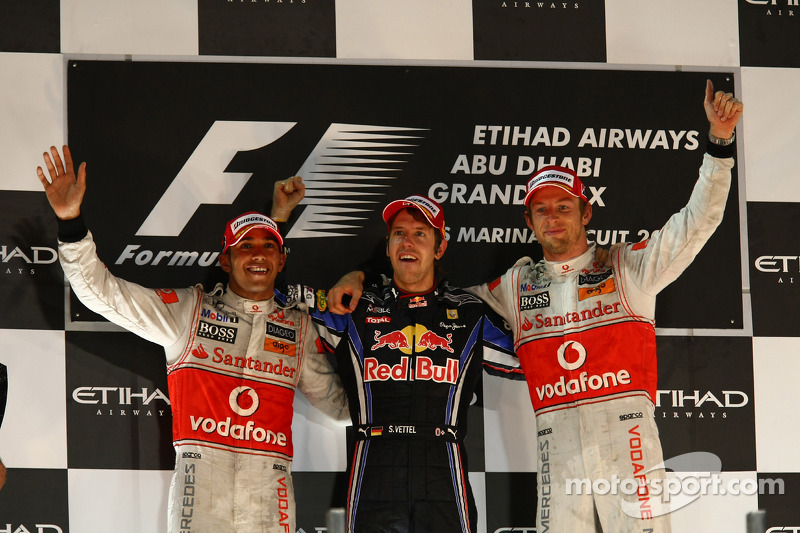 Podium: race winnaar en wereldkampioen Formule 1 2010 Sebastian Vettel, Red Bull Racing, 2de Lewis H