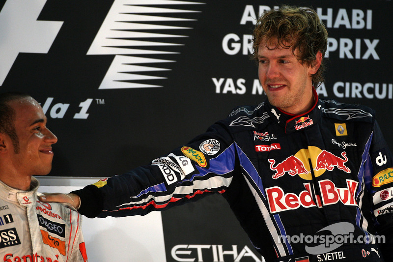 Podyum: Yarış galibi ve 2010 Formula 1 Dünya Şampiyonu Sebastian Vettel, Red Bull Racing, kutlama ya