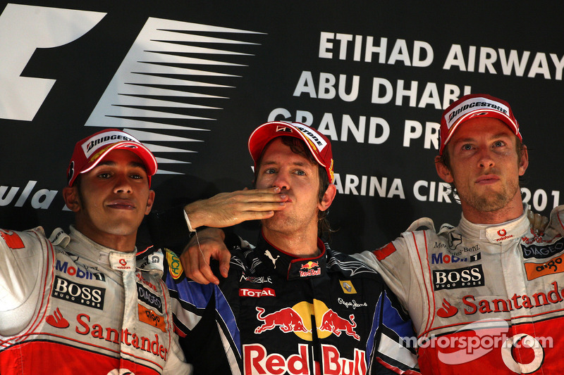 Podyum: Yarış galibi ve 2010 Formula 1 Dünya Şampiyonu Sebastian Vettel, Red Bull Racing, 2. Lewis H