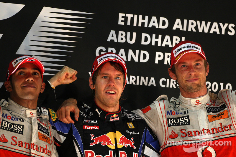 Podyum: Yarış galibi ve 2010 Formula 1 Dünya Şampiyonu Sebastian Vettel, Red Bull Racing, 2. Lewis H