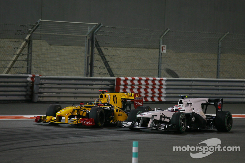 Robert Kubica, Renault F1 Team, Kamui Kobayashi, BMW Sauber F1 Team, GP Abu Zabi 2010