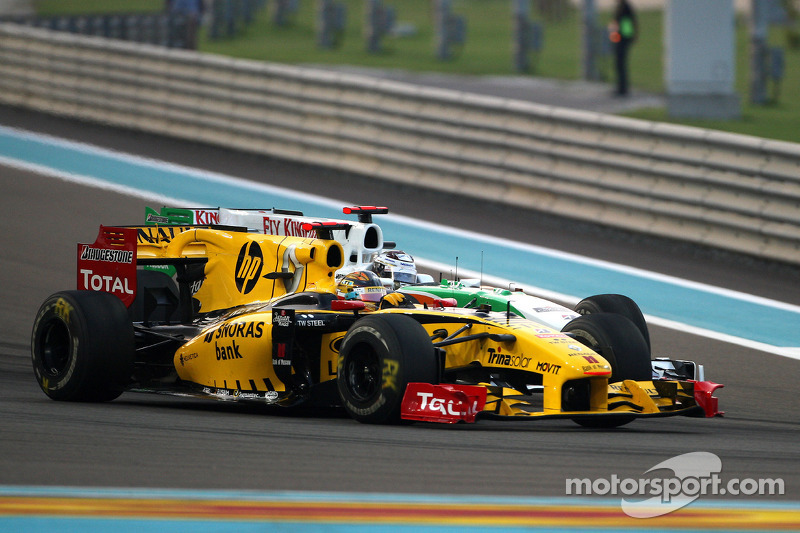 Robert Kubica, Renault F1 Team, Adrian Sutil, Force India F1 Team, GP Abu Zabi 2010