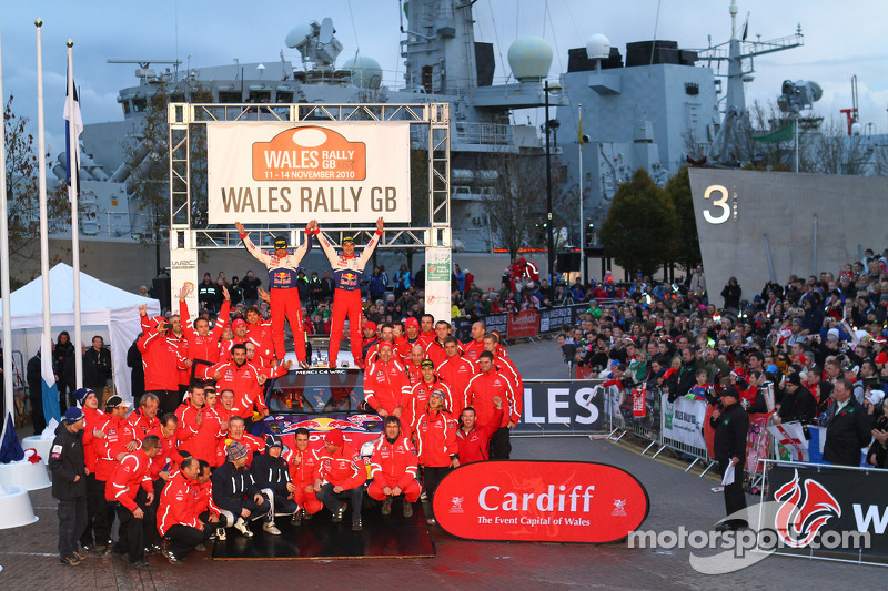 Podio: los ganadores Sébastien Loeb y Daniel Elena lo celebran