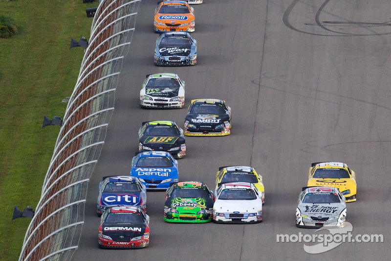 Michael Annett, Ricky Stenhouse Jr., Danica Patrick, Trevor Bayne y Steve Wallace