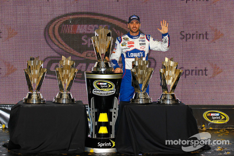 Championship victory lane: NASCAR Sprint Cup Series 2010 champion Jimmie Johnson, Hendrick Motorspor